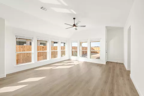 Living - 308 Keystone Dr, Commerce, TX 75428 photo 3 of 7