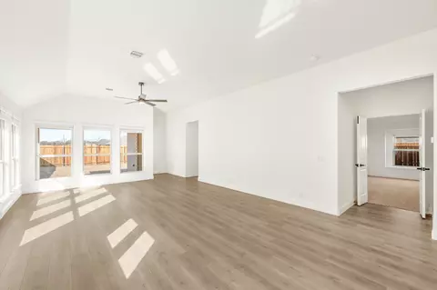 Living - 308 Keystone Dr, Commerce, TX 75428 photo 6 of 7