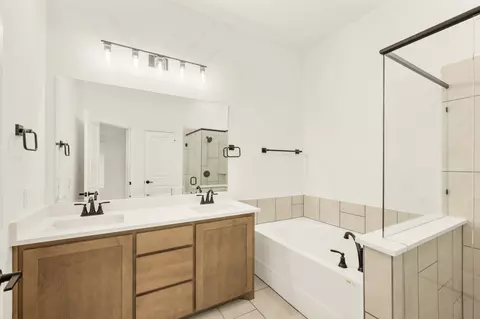 Bath - 308 Keystone Dr, Commerce, TX 75428 photo 1 of 3