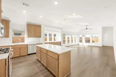 Living - 308 Keystone Dr, Commerce, TX 75428 photo 1 of 7