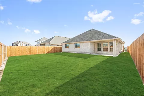 Exterior - 308 Keystone Dr, Commerce, TX 75428 photo 5 of 6