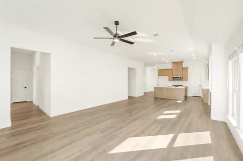 Living - 308 Keystone Dr, Commerce, TX 75428 photo 5 of 7