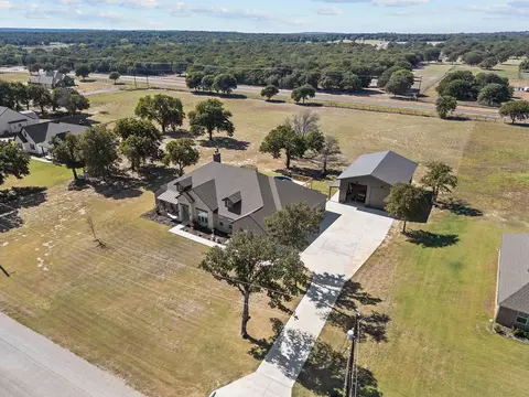 409 Zonaverde Ct, Poolville, TX 76487