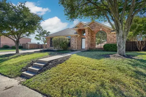 5801 Iris Dr, Rowlett, TX 75089