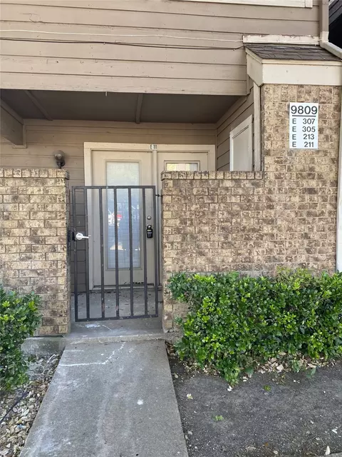 9809 Walnut St #111, Dallas, TX 75243