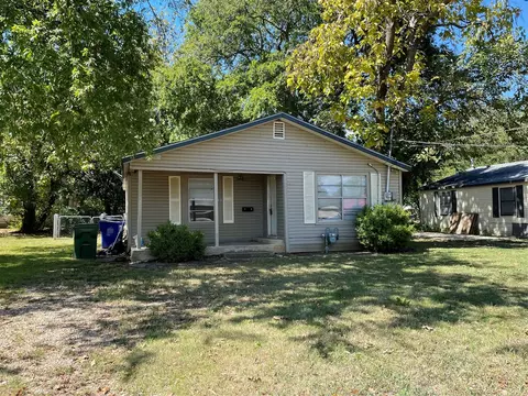 203 Pecan St, Whitesboro, TX 76273