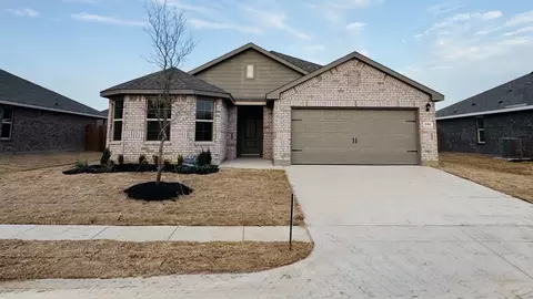 316 Wildrose Cir, Cleburne, TX 76033