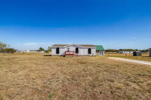 9212 Kansas St, Joshua, TX 76058