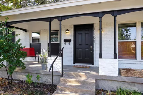 1307 Flamingo Ln, Garland, TX 75042