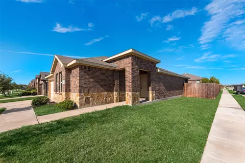 2400 Burkburnett Dr, Forney, TX 75126