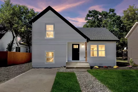 1227 S Edgefield Ave, Dallas, TX 75208