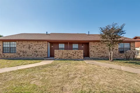 1717 Creekview Dr, Glenn Heights, TX 75154