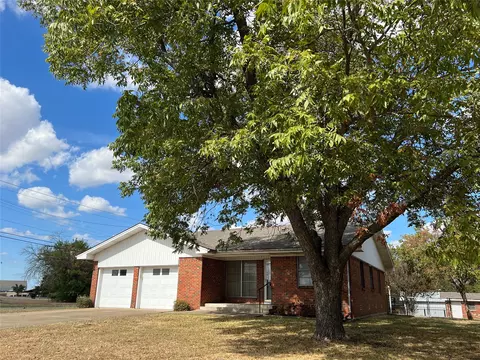 3212 Bonham St, Greenville, TX 75402