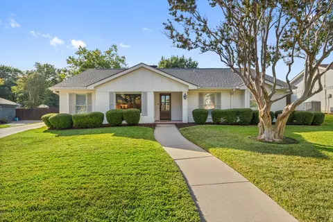423 Valley Cove Dr, Richardson, TX 75080