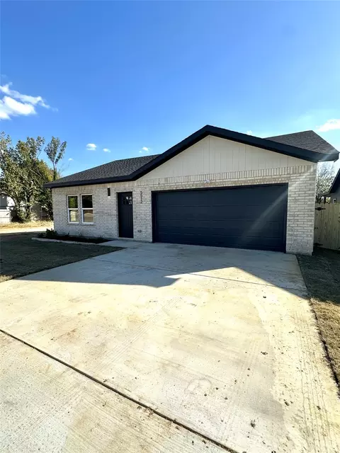 5512 Truman Dr, Fort Worth, TX 76112