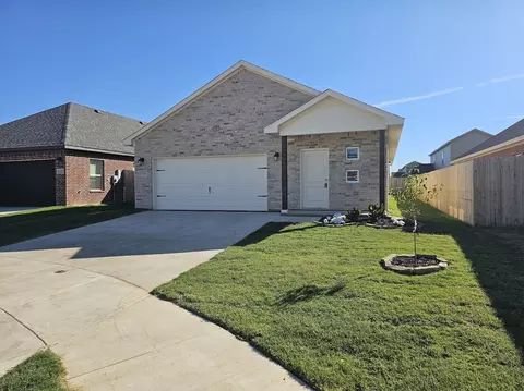 10505 Cedar Ct, Fort Worth, TX 76140