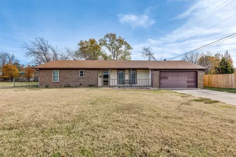 304 Pearson Ln, Azle, TX 76020