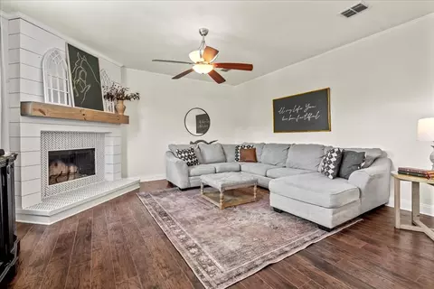 1017 Pullman Dr, Saginaw, TX 76131