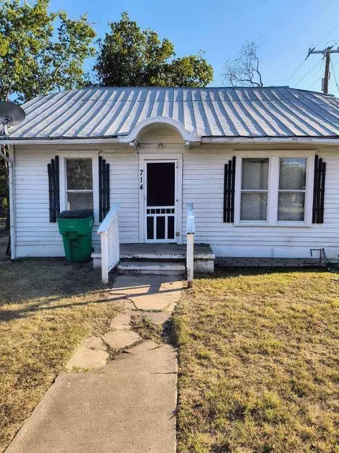 714 Harvey St, Gainesville, TX 76240