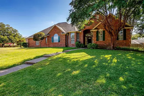 1060 Evandale Rd, Burleson, TX 76028