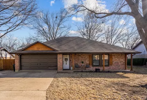 2509 Valley View Dr, Corinth, TX 76210