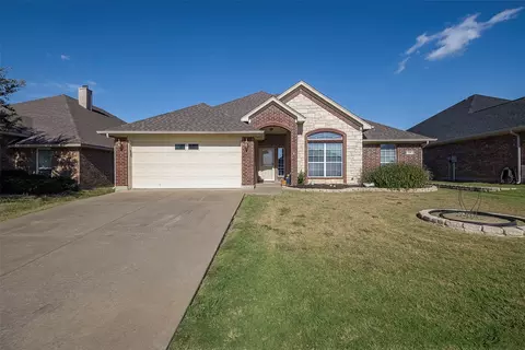 708 Morgan Dr, Burleson, TX 76028
