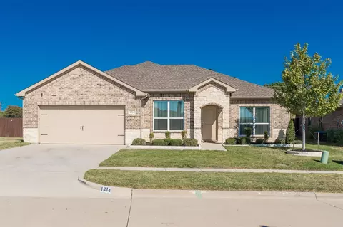 1314 Winding Hollow Dr, Grand Prairie, TX 75052
