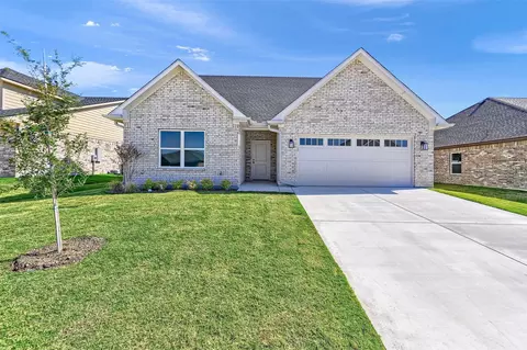 1811 Boxwood Dr, Sherman, TX 75092