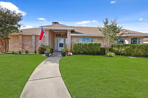 817 Wood Gln, Desoto, TX 75115