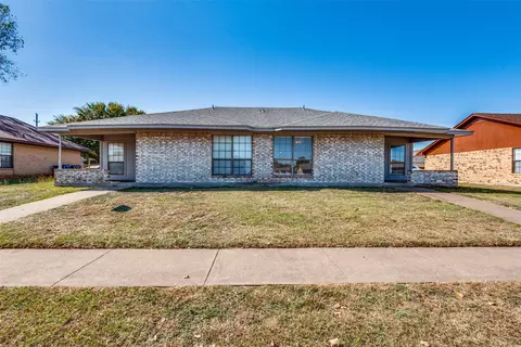 1721 Creekview Dr, Glenn Heights, TX 75154