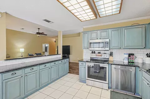 2208 Green Mere Dr, Arlington, TX 76001