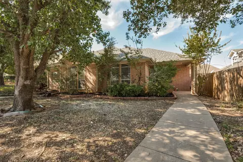 4610 Oak Club Dr, Arlington, TX 76017