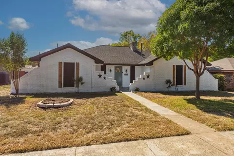 942 Briarcove Pl, Lancaster, TX 75146