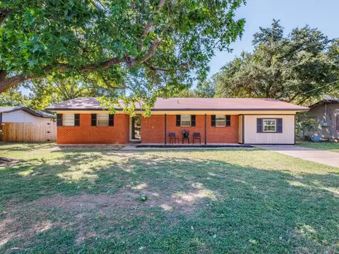 2205 12th St, Brownwood, TX 76801