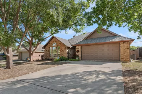2601 Bauer Dr, Denton, TX 76207