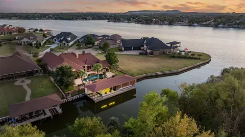1005 Sunset Bay Ct, Granbury, TX 76048