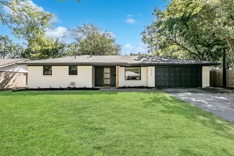 414 Holly St, Grapevine, TX 76051
