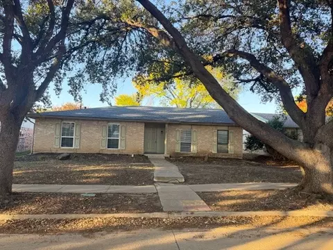 1821 Chamberlain Dr, Carrollton, TX 75007