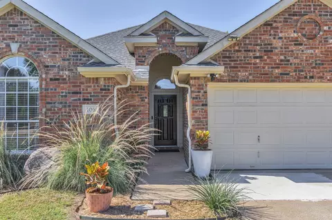 106 Blue Bonnet Cir, Justin, TX 76247