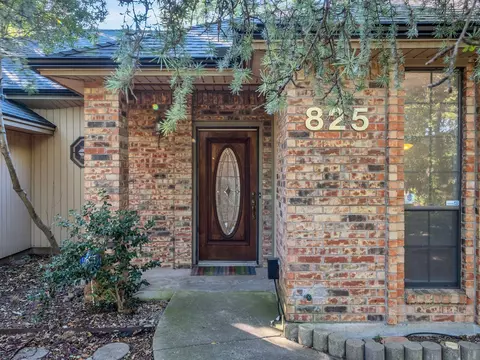 825 Monique Ct, Cedar Hill, TX 75104