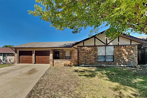6649 Fair Oaks Dr, Watauga, TX 76148