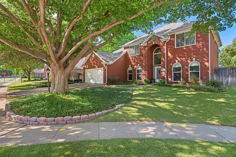 2403 Crest Park Dr, Arlington, TX 76006