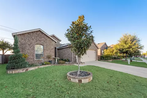 10421 Rising Knoll Ln, Fort Worth, TX 76131