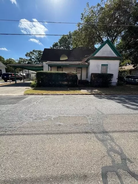 309 W 8th St, Bonham, TX 75418