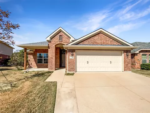 4404 Sapphire Ln, Granbury, TX 76049