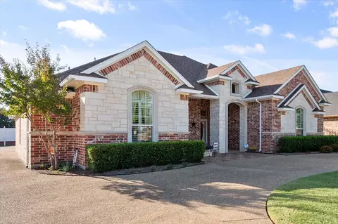808 Amherst Dr, Waxahachie, TX 75165