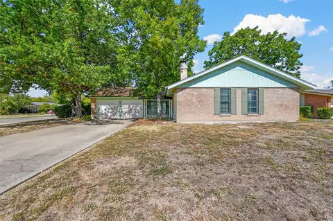 1723 Bristol Ct S, Irving, TX 75062