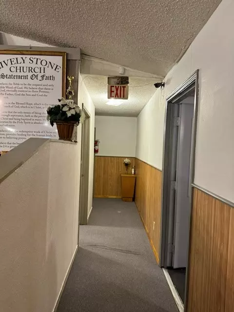 Entry Way - 801 S Medora St, Terrell, TX 75160 photo 3 of 6