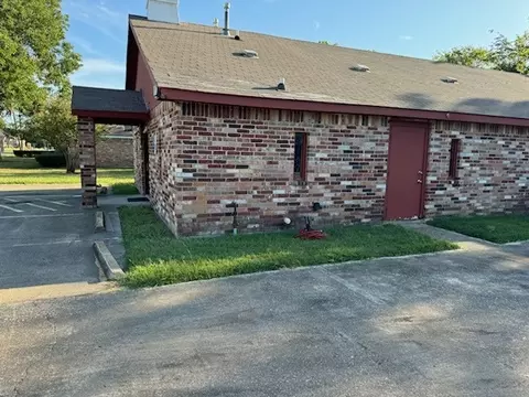 Exterior - 801 S Medora St, Terrell, TX 75160 photo 1 of 5