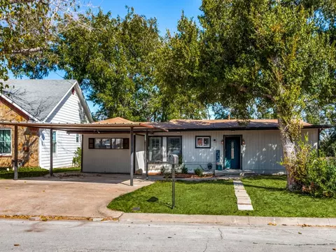 1720 Hillside Dr, River Oaks, TX 76114